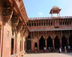 The fort has multiple ancient and historic sites inside it such as Jahangir's Hauz, Ghazni gate, Shahjahani mahal, and more The fort has multiple ancient and historic sites inside it such as Jahangir's Hauz, Ghazni gate, Shahjahani mahal, and more.
